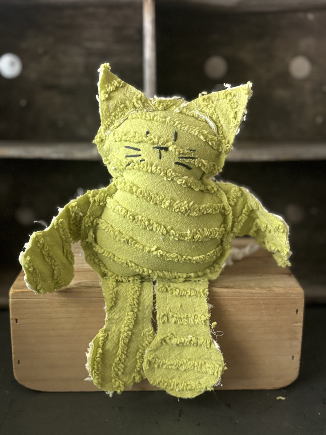 Vintage Avocado Green and Cream Cat