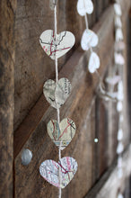 Load image into Gallery viewer, Vintage TENNESSEE/KENTUCKY Map Heart Garland
